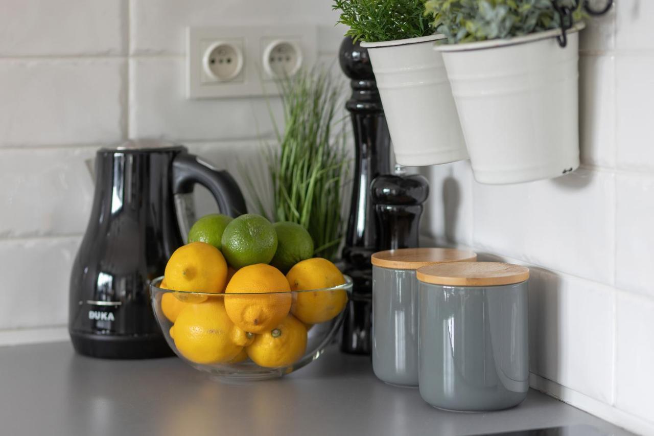 Cozy Apartment Gieysztora Wilanow By Noclegi Renters Varsovie Extérieur photo