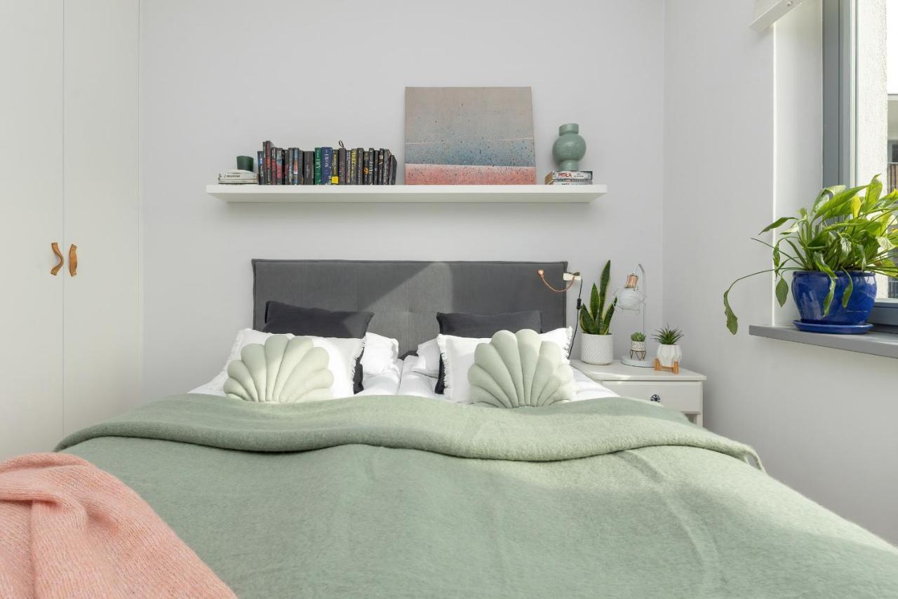 Cozy Apartment Gieysztora Wilanow By Noclegi Renters Varsovie Extérieur photo